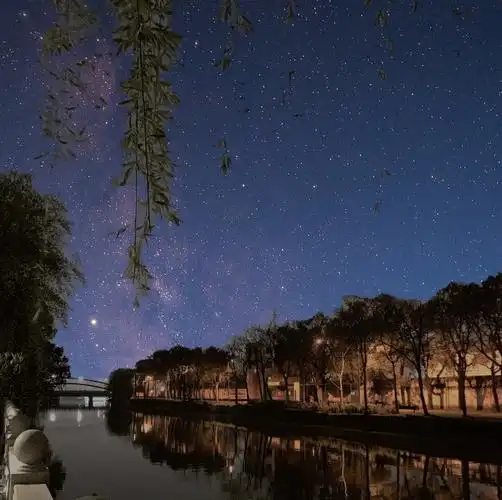 河边夜景