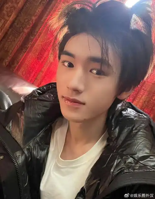 宋亚轩那年今日苹果头#宋亚轩发博:那年今日,好久不见的发型99好