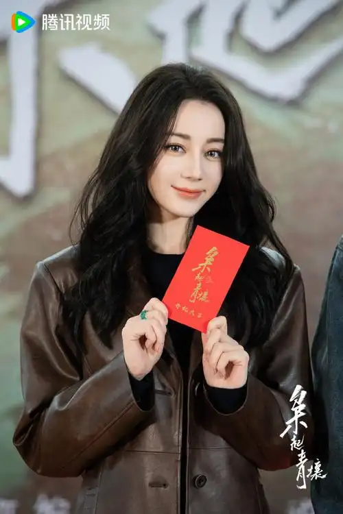 迪丽热巴复古皮衣##枭起青壤