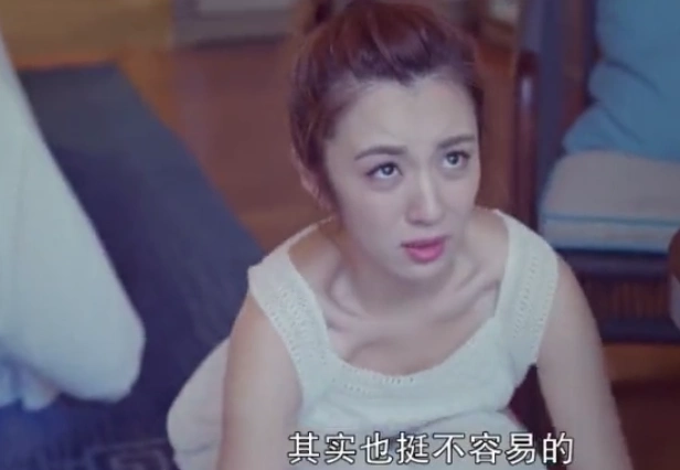 王晓晨拍摄我的体育老师的时候,露了点东西,我帮你们找到啦