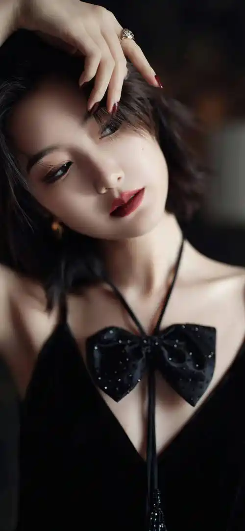 毛晓彤蝴蝶结黑色连衣裙妩媚写真_评价_下期_吐槽