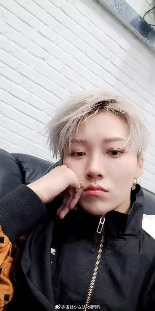 刘雨昕每日都想和姐姐谈恋爱@the9-刘雨昕