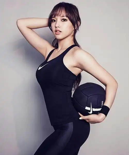 宇宙少女程潇一字马美人私房照