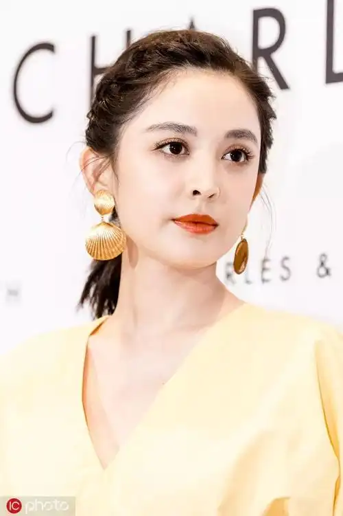 娜扎都爱的浪漫气质编发 冬天让你美得不再单调_发型