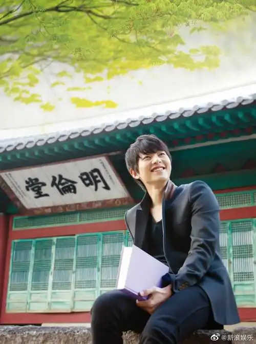 宋仲基成均馆大学校刊旧照##宋仲基大学校刊旧照