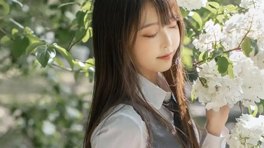 充满青春气息美女制服写真