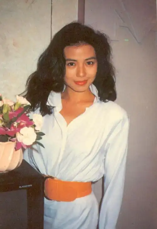 钟楚红年轻美貌(性感女神钟楚红)(17)