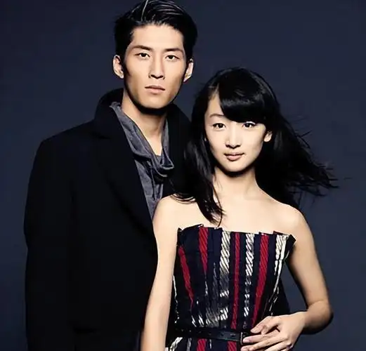 讨好大佬上位,拍一部戏换伙伴,"交际花"周冬雨现形记