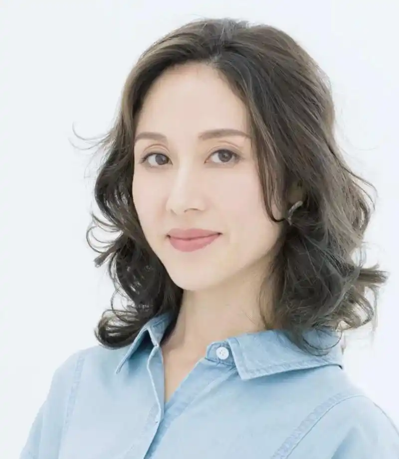 发型 女人到了50岁发型决定气质,3款"大妈发型"要记得避开,太显老