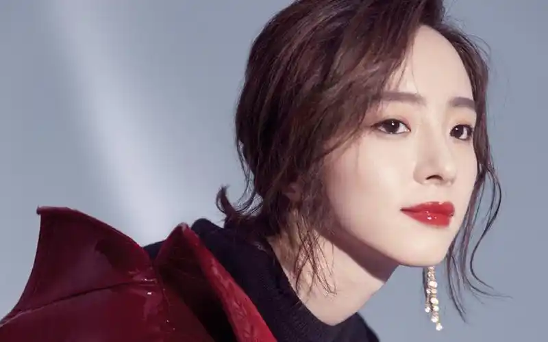 胡冰卿优雅时尚写真