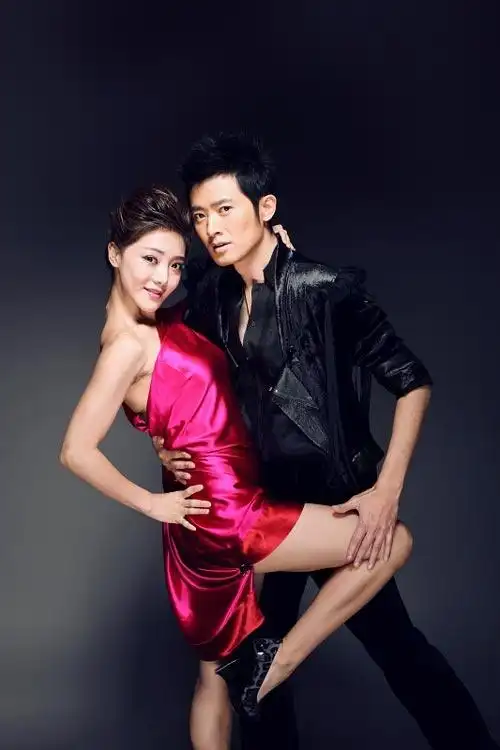 任泉邓家佳大秀亲密甜美脱俗诠释都市时尚