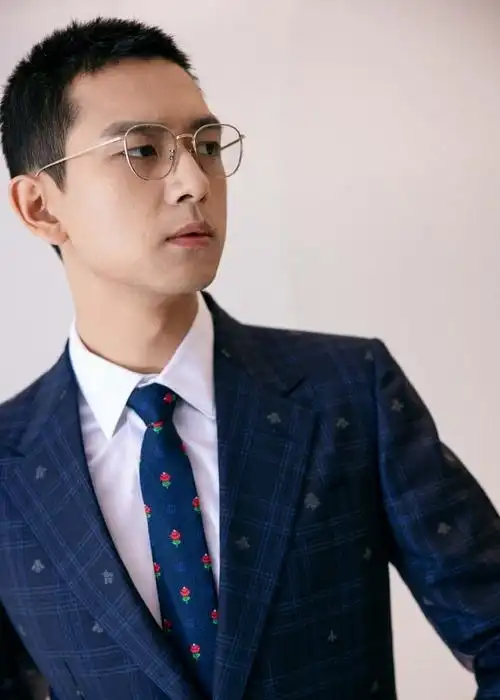 男明星李现帅气写真图片