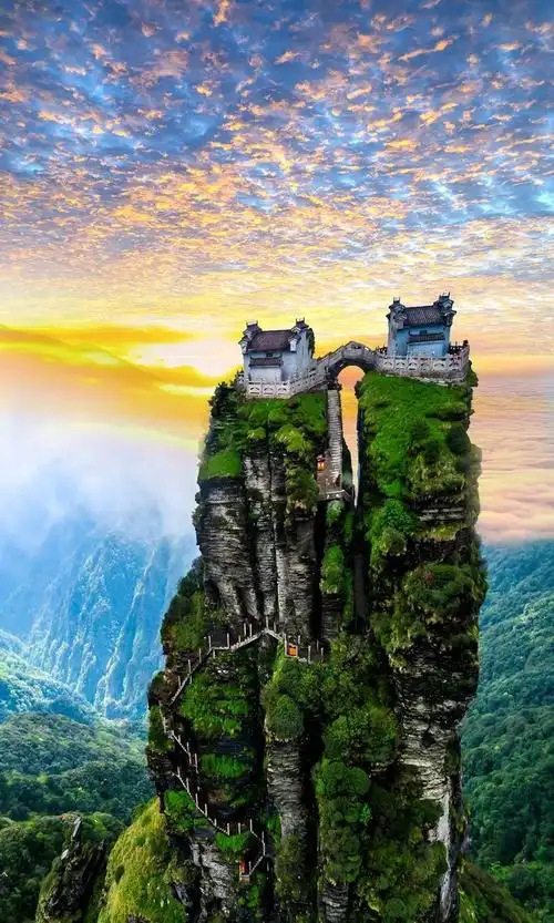 梵净山不同于其他的山,它的景点几乎都集中在山顶.