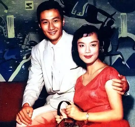 长相端庄大气,气质娴静,演技精湛,曾出演人间奇花等优秀作品,她与谢贤