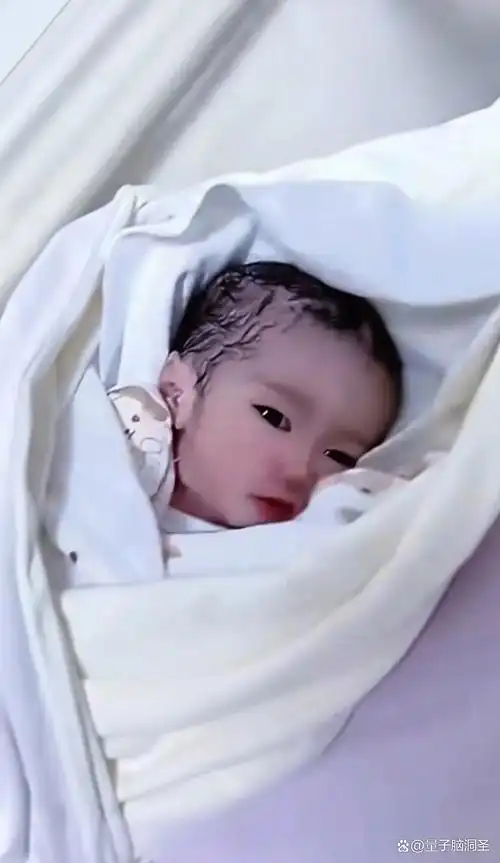 这两口子可真拧巴,生了仨胎都是女儿就气哭