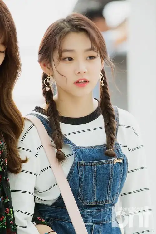 组图:gugudan现身机场 赴新加坡举行粉丝见面会_高清图集_新浪网