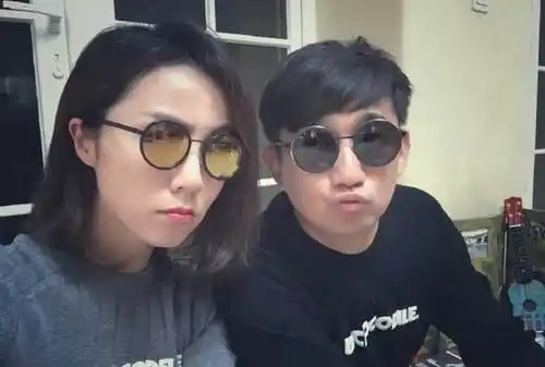 娱乐圈又一师生恋,赵宝刚是他的证婚人,与老婆恩爱12年生3子