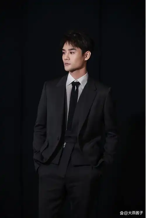 检验帅哥的重要标准:能否撑得起西装!