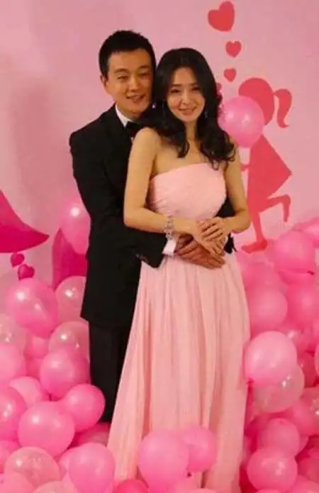 于明加的丈夫胡俊个人资料图片 胡俊于明加结婚照片有钱吗图