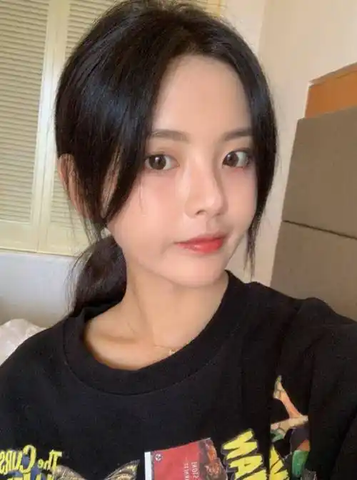 杨超越"起床照"流出,看了她真实素颜脸后:快把化妆品给捐了_形象_状态