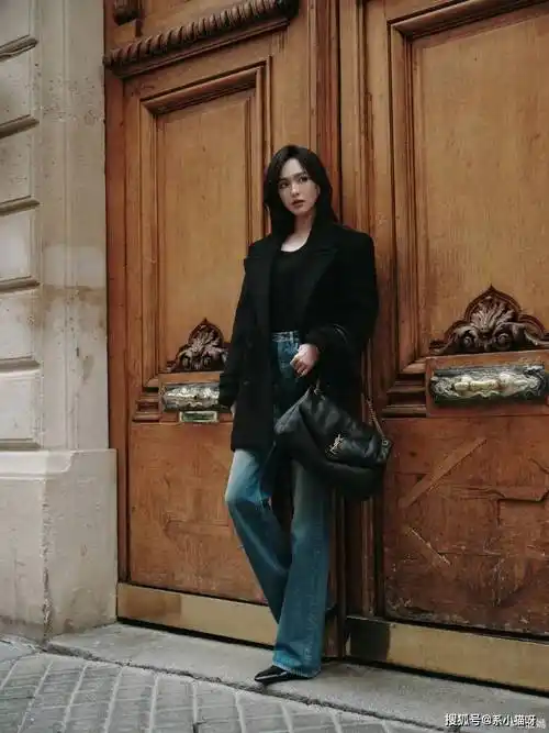 原创唐嫣巴黎街头气场超绝西装搭配牛仔裤潇洒甜酷