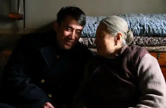 上海将播 奇道:圆多年英雄梦(文/胡梦莹)民族情义剧《平民大英雄》将