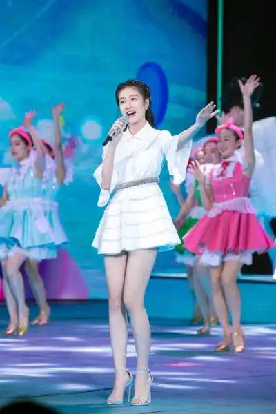 张雪迎 亮相央视卫视五四青年节晚会