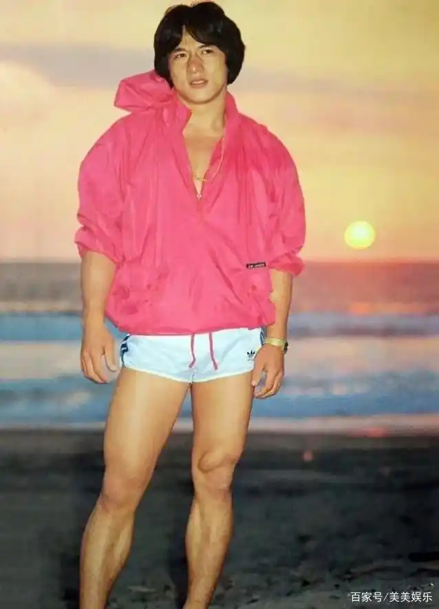 二十年前港星穿搭有多野?刘德华露背装小短裤,成龙透视渔网装!