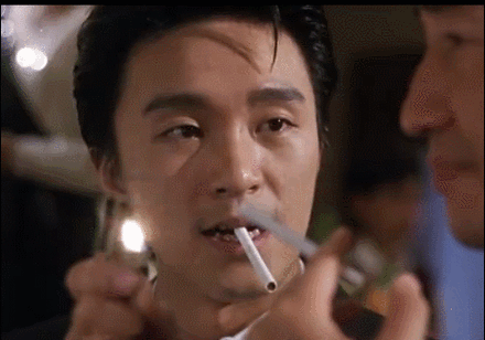 第三位,周星驰刘德华在影片中抽烟的镜头还蛮多的,神仙颜值加上酷酷的