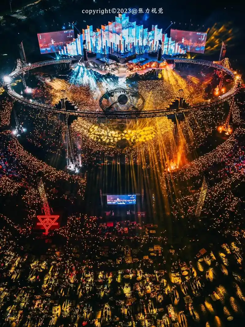 华晨宇杭州演唱会现场舞美 - 抖音