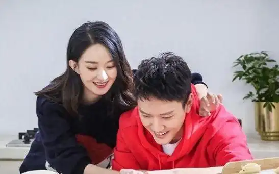 冯绍峰陪儿子参加亲子运动会,5岁想想神似妈妈,长成男版赵丽颖