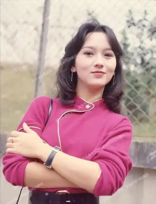 69岁赵雅芝的骄傲:三个儿子都是学霸,今大儿子45岁,二儿子41岁