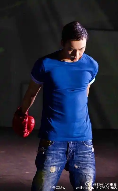 陈伟霆#【陈伟霆 腹肌】 听说在热搜～就愉快的来安利一发～其饰乙