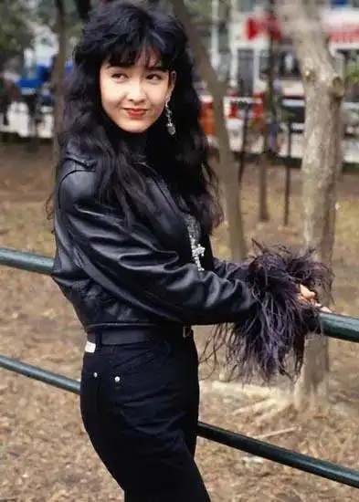 周慧敏年轻时候的素颜照到底有多美看了就知道了