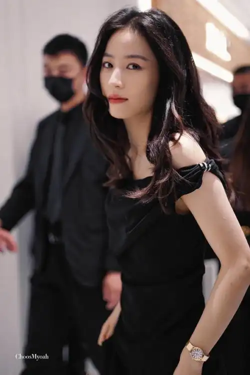 生图鲨手媛媛#周雨彤线下活动生图##周雨彤长发活动状态