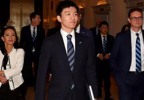 张康阳探访国米青训营:你们是俱乐部的未来