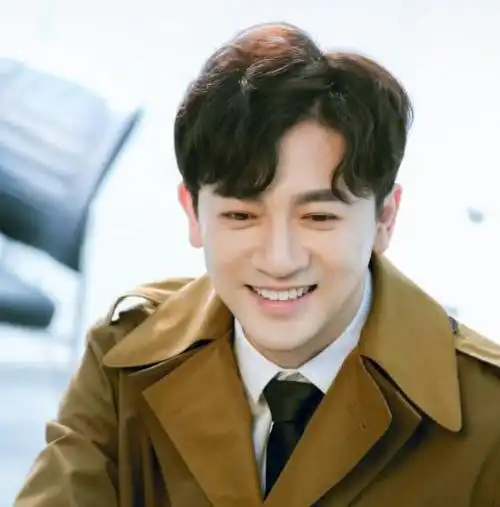 如今已经46岁的苏有朋简直逆生长,刮了胡子换了新发型的苏有朋颜值