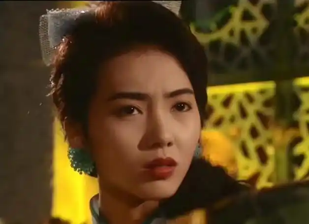 51岁港星颜仟汶近况曝光,演村姑身材发福明显,已定居东莞