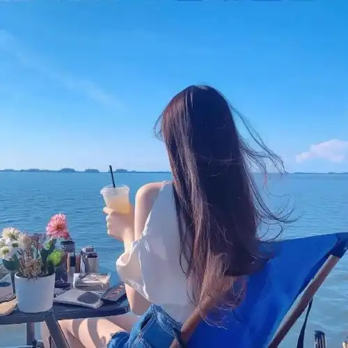 不露脸背影蓝色系女生头像