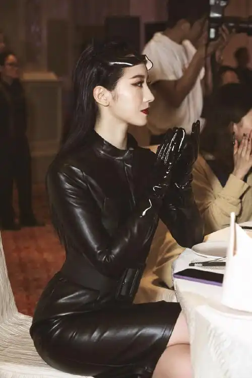 孟美岐超话mmq#孟美岐cos猫女#94@火箭少女101_孟美岐