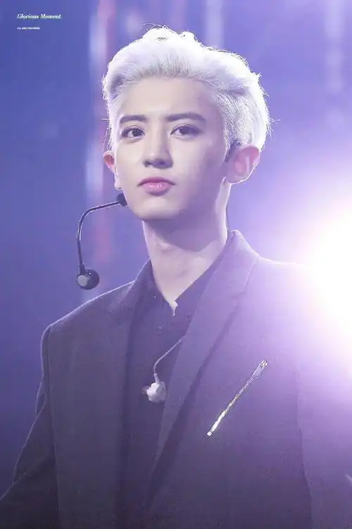 knock 开启时光机97白发,背头,侧剃几个关键词,让朴灿烈用荷尔蒙在