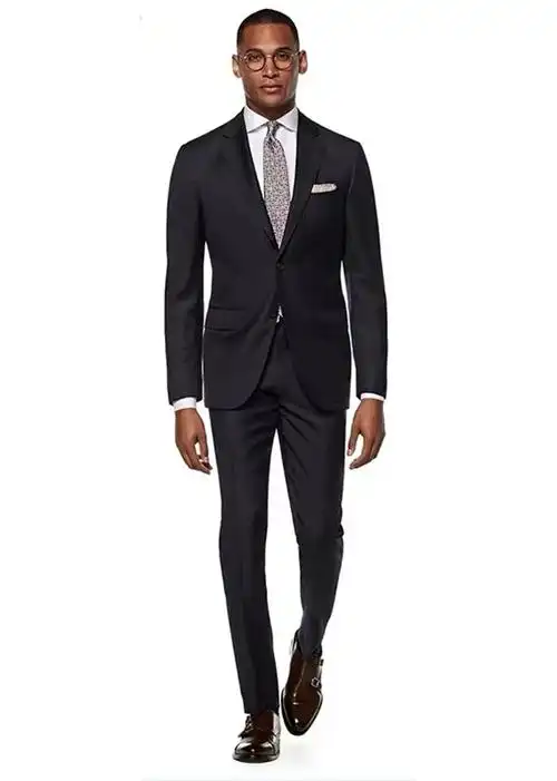 西装面料分为软面料和硬面料.