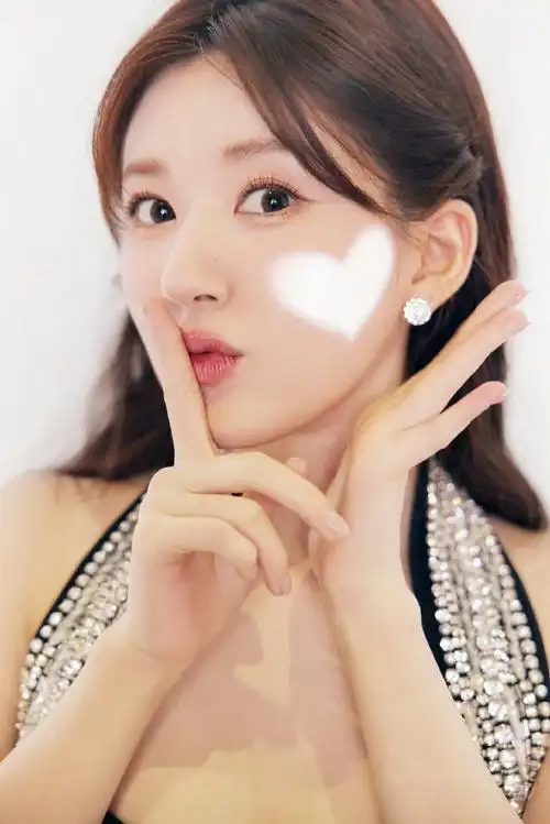 赵露思换小黑裙了