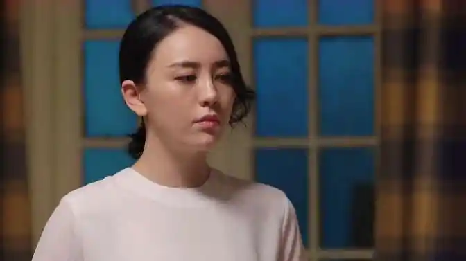 风光大嫁:宁馨接到电话,竟是约她见面,挂了电话就给他发消息!