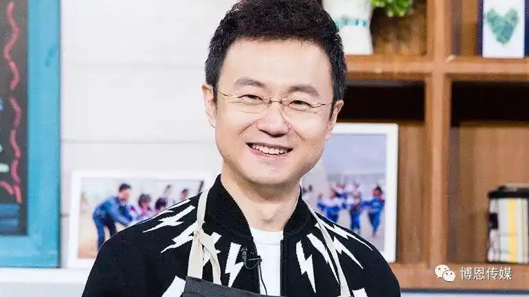 听到61得到央视主播刚强朗诵我愿意是急流