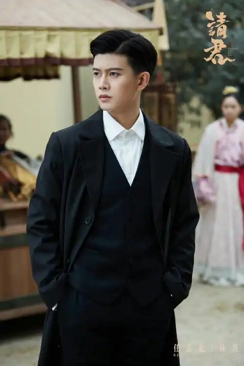 任嘉伦请君花式风衣秀剧照