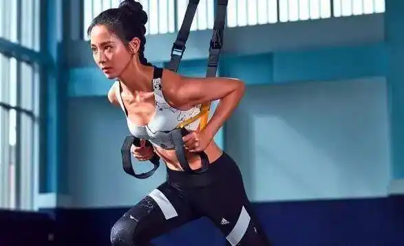 原创38岁张钧甯身材太逆天穿紧身运动裤好身材一览无余