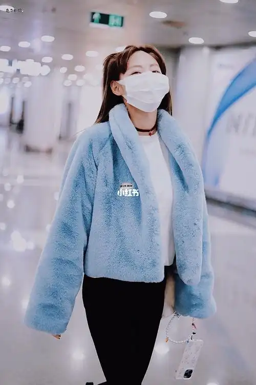 小甜妹张嘉倪最新机场照