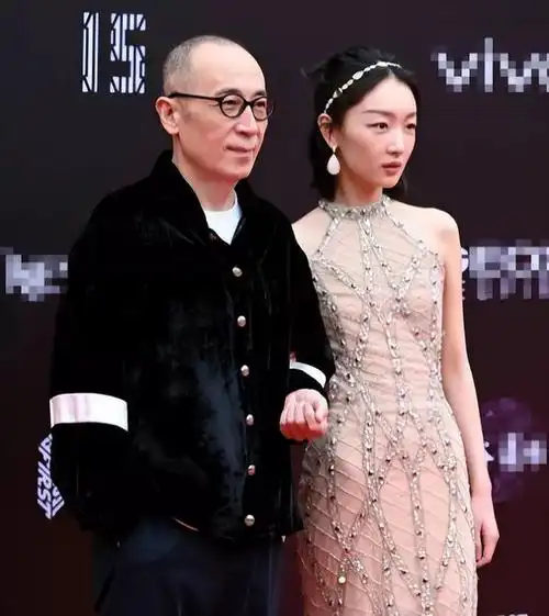 周冬雨立刻与张艺谋划清界限