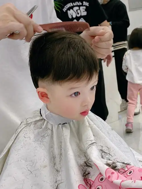 小男孩发型答应我生儿子就这样剪